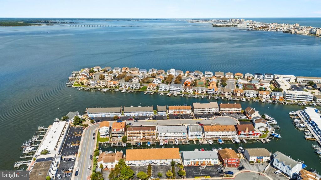Image 67 of property listing at 617-B BAYSHORE CT #UNIT B, Ocean City, MD 21842