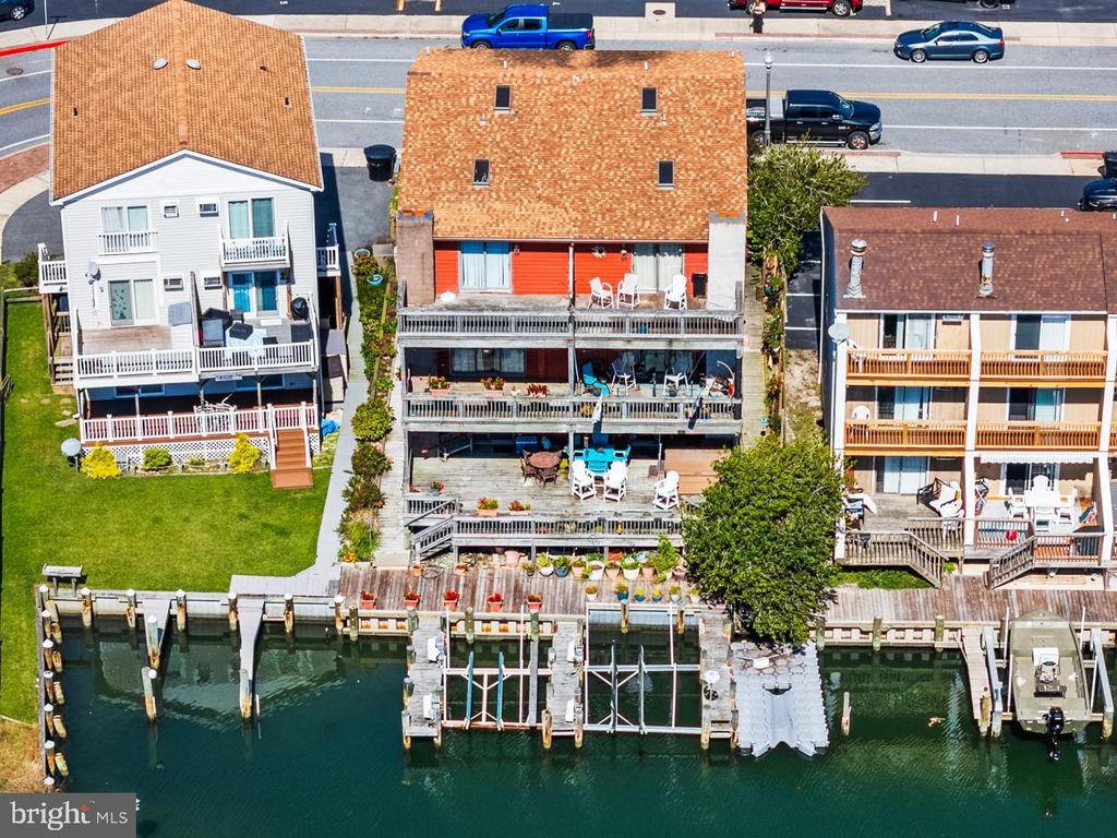 Image 76 of property listing at 617-B BAYSHORE CT #UNIT B, Ocean City, MD 21842