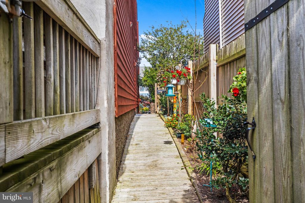 Image 78 of property listing at 617-B BAYSHORE CT #UNIT B, Ocean City, MD 21842