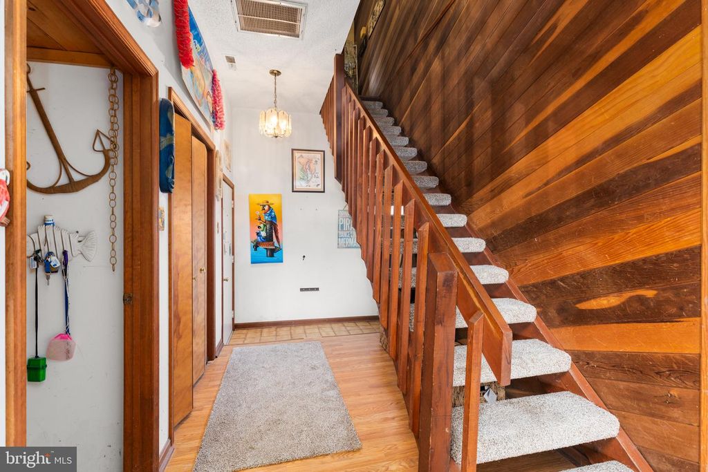 Image 79 of property listing at 617-B BAYSHORE CT #UNIT B, Ocean City, MD 21842