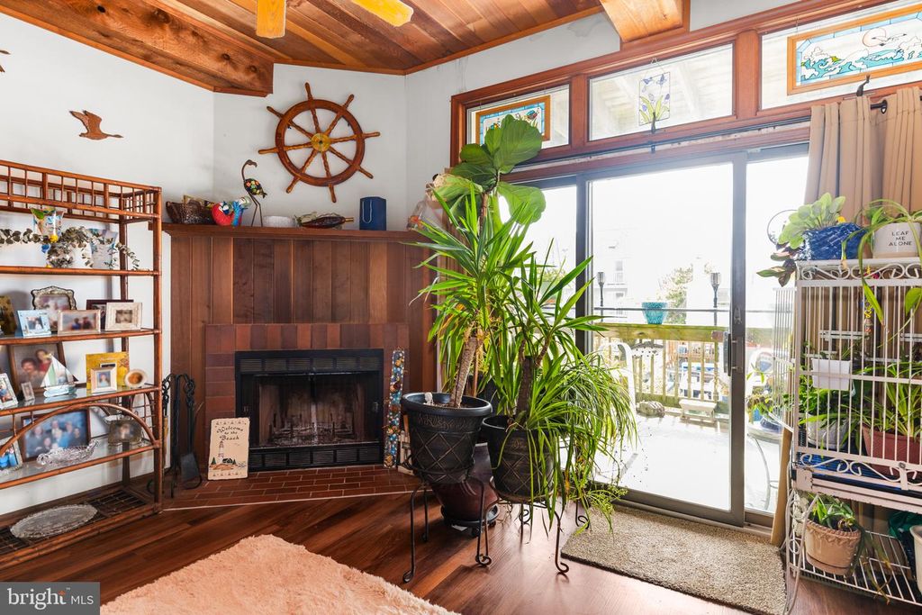 Image 10 of property listing at 617-B BAYSHORE CT #UNIT B, Ocean City, MD 21842