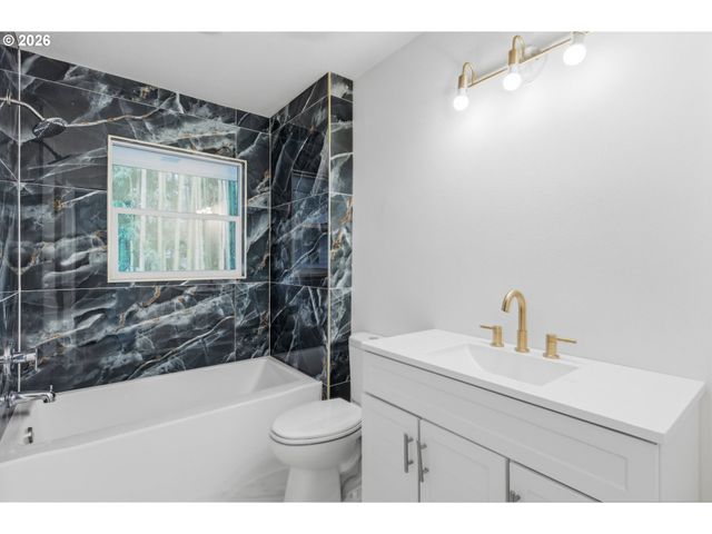 660 Nw NORWOOD St, Camas, WA 98607