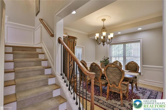 19 Spring Wood Drive, Allentown City, PA 18104