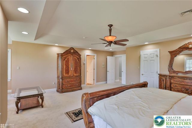 19 Spring Wood Drive, Allentown City, PA 18104