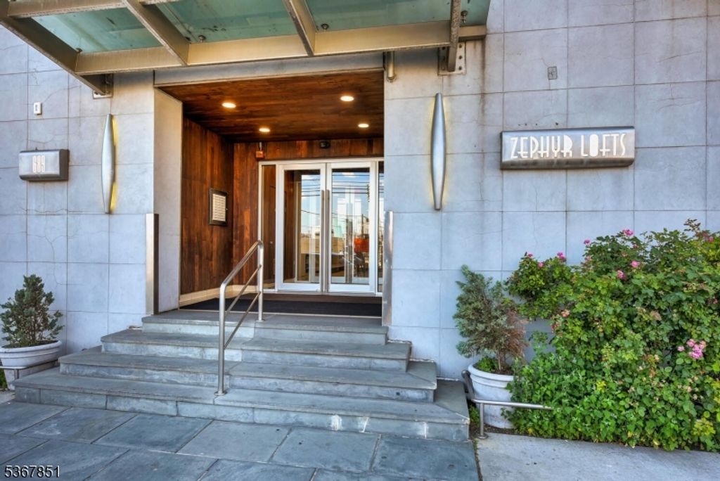 689 Luis Munoz Marin Blvd 1010, Jersey City, NJ 07310 — photo 2