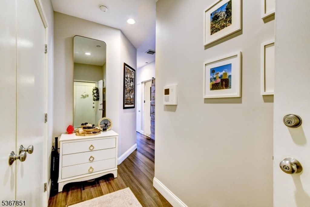 689 Luis Munoz Marin Blvd 1010, Jersey City, NJ 07310 — photo 4