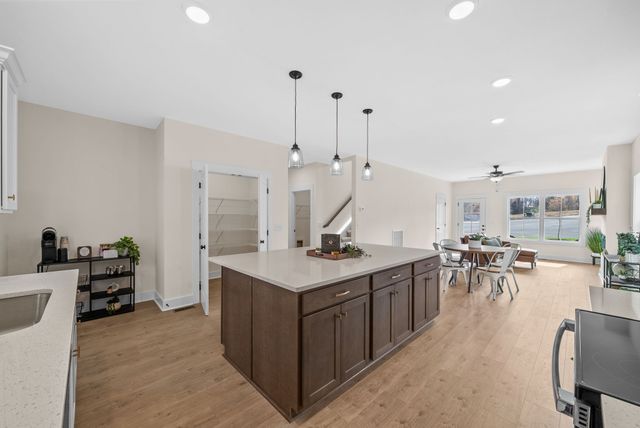 194 Dewberry Ct, Clarksville, TN 37042