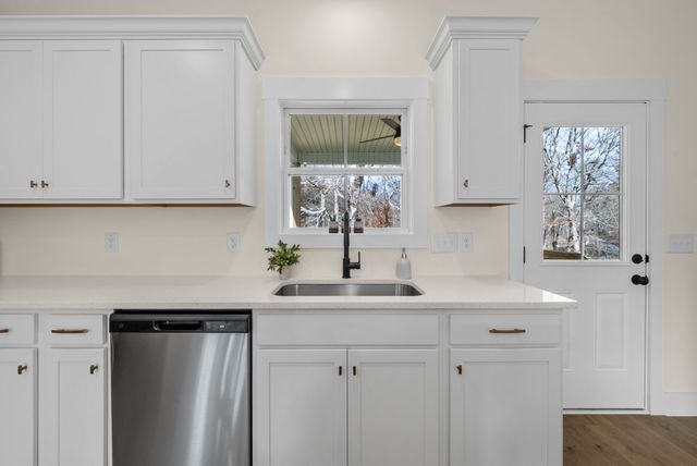 194 Dewberry Ct, Clarksville, TN 37042