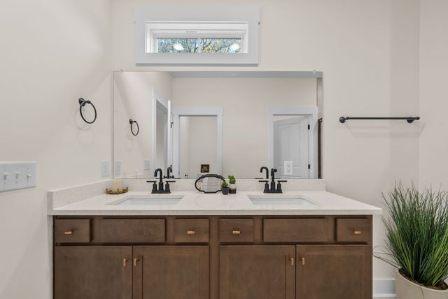 194 Dewberry Ct, Clarksville, TN 37042