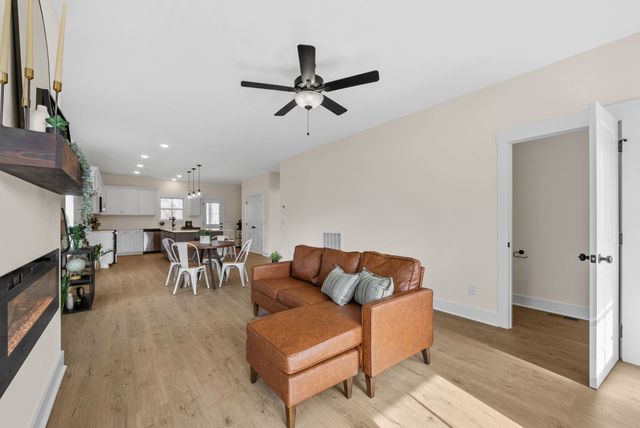 194 Dewberry Ct, Clarksville, TN 37042