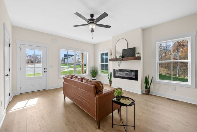 194 Dewberry Ct, Clarksville, TN 37042