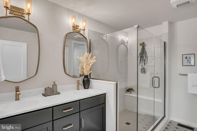 530 CORAL BELLS DR, Mechanicsburg, PA 17055