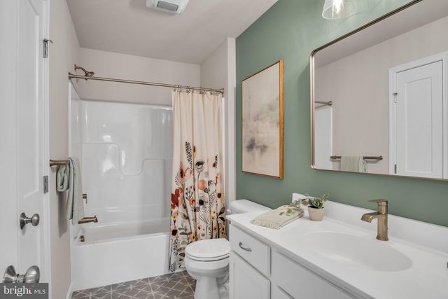 530 CORAL BELLS DR, Mechanicsburg, PA 17055