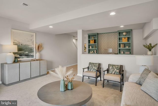 530 CORAL BELLS DR, Mechanicsburg, PA 17055