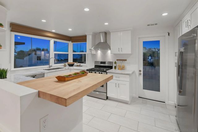 211 Ocean St, Solana Beach, CA 92075