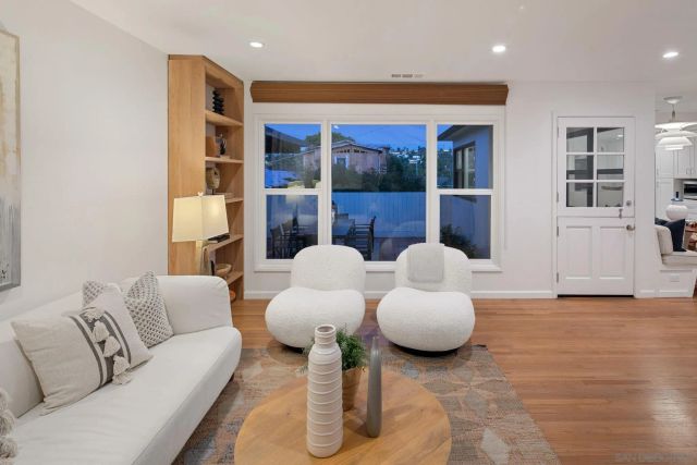 211 Ocean St, Solana Beach, CA 92075