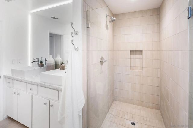 211 Ocean St, Solana Beach, CA 92075