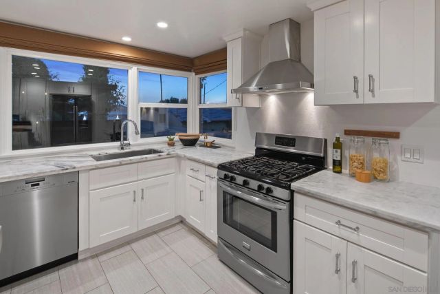 211 Ocean St, Solana Beach, CA 92075