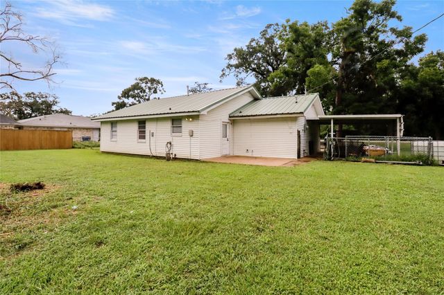 1702 Highway 332 W, Lake Jackson, TX 77566