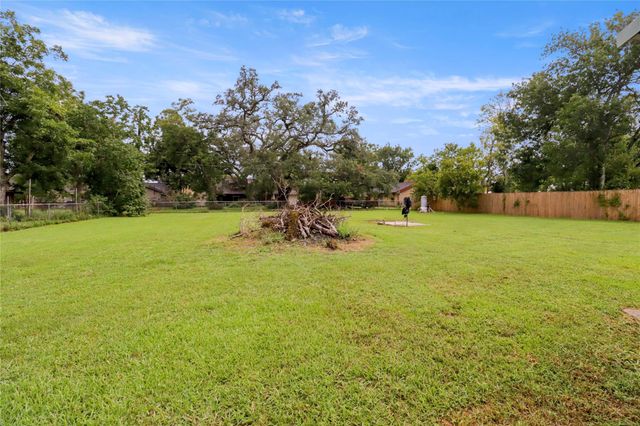 1702 Highway 332 W, Lake Jackson, TX 77566
