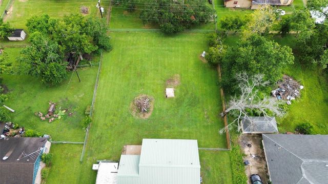 1702 Highway 332 W, Lake Jackson, TX 77566