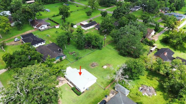 1702 Highway 332 W, Lake Jackson, TX 77566