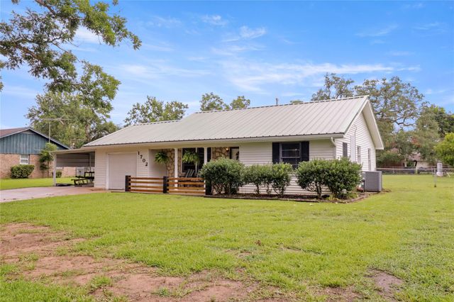 1702 Highway 332 W, Lake Jackson, TX 77566