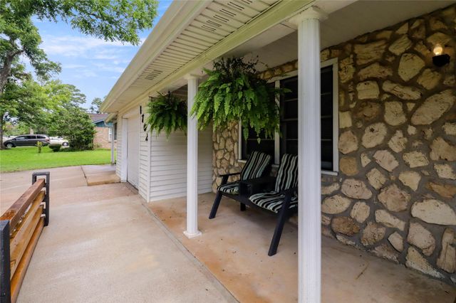 1702 Highway 332 W, Lake Jackson, TX 77566