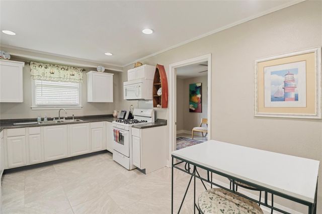 1702 Highway 332 W, Lake Jackson, TX 77566