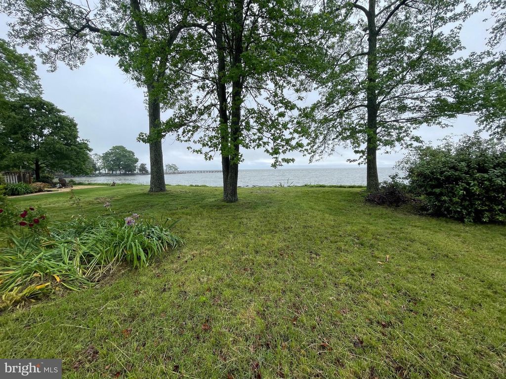 5235 AL JONES DR, Shady Side, MD 20764