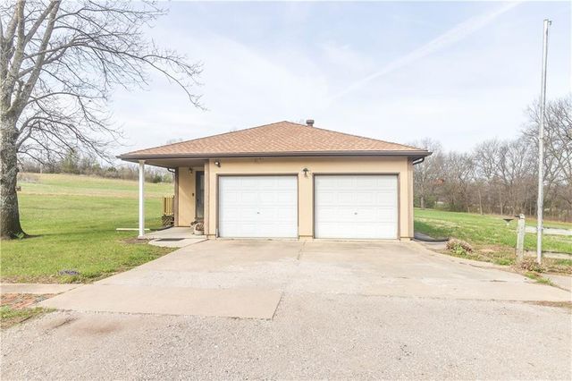 24069 Chieftain Road, Lawrence, KS 66044