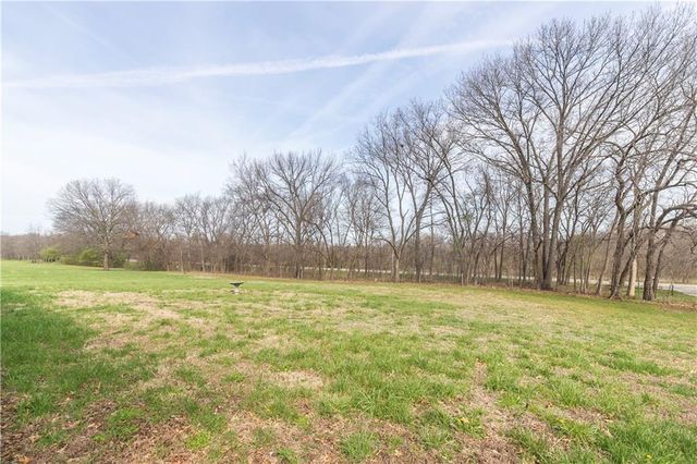24069 Chieftain Road, Lawrence, KS 66044