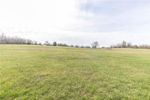 24069 Chieftain Road, Lawrence, KS 66044
