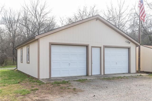 24069 Chieftain Road, Lawrence, KS 66044
