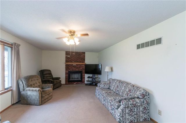 24069 Chieftain Road, Lawrence, KS 66044