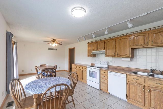 24069 Chieftain Road, Lawrence, KS 66044