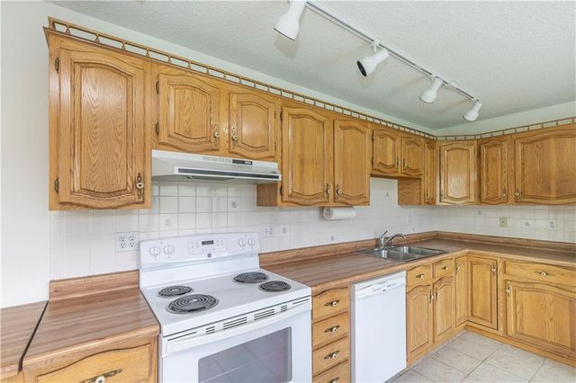 24069 Chieftain Road, Lawrence, KS 66044
