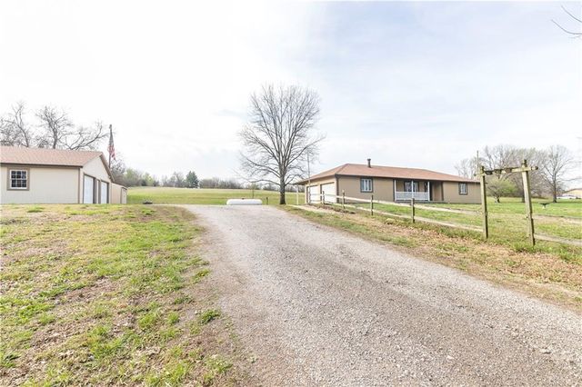 24069 Chieftain Road, Lawrence, KS 66044