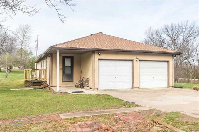 24069 Chieftain Road, Lawrence, KS 66044