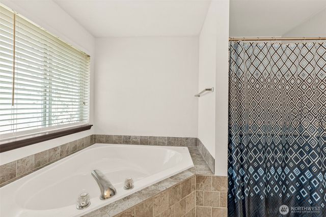 9115 Paradise View Court SE, Yelm, WA 98597