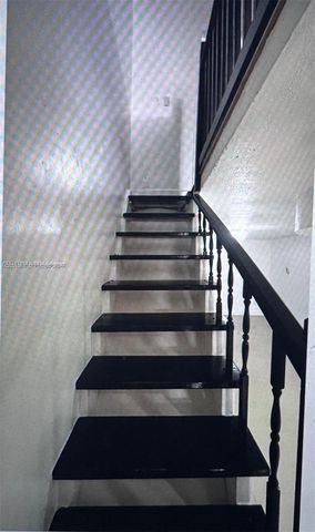 4372 W 11th Ln 30, Hialeah, FL 33012