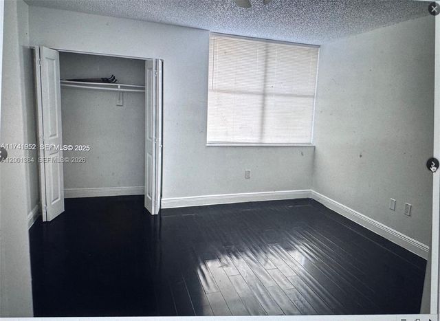 4372 W 11th Ln 30, Hialeah, FL 33012