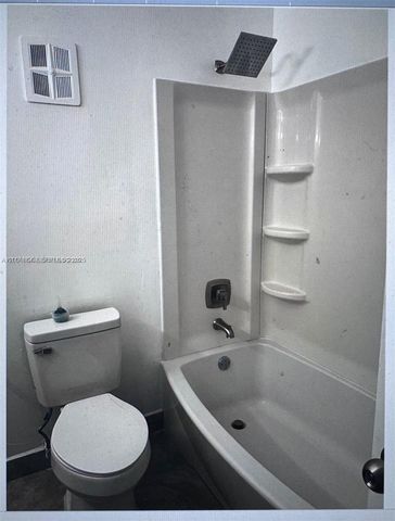 4372 W 11th Ln 30, Hialeah, FL 33012