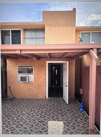 4372 W 11th Ln 30, Hialeah, FL 33012