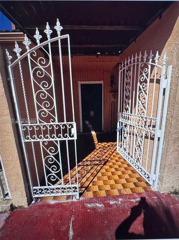 4372 W 11th Ln 30, Hialeah, FL 33012