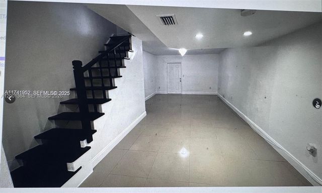 4372 W 11th Ln 30, Hialeah, FL 33012