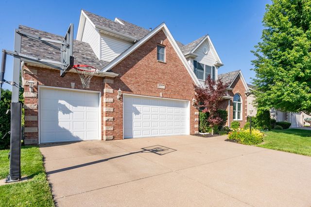 3212 Summertree Avenue, Bettendorf, IA 52722