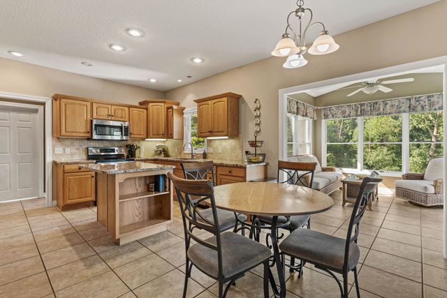 3212 Summertree Avenue, Bettendorf, IA 52722