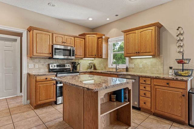 3212 Summertree Avenue, Bettendorf, IA 52722