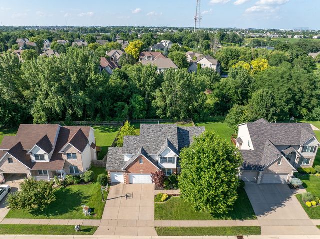 3212 Summertree Avenue, Bettendorf, IA 52722